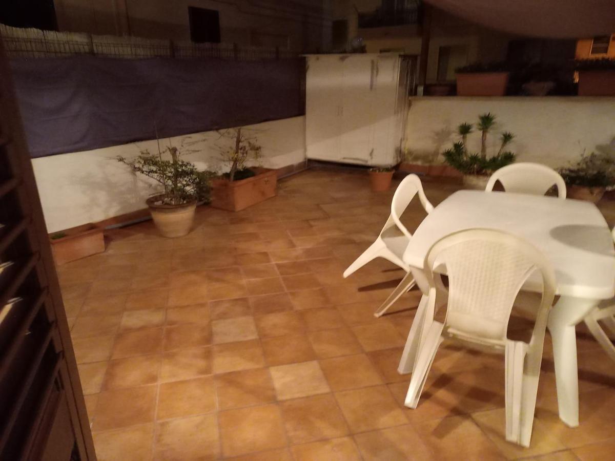 Deluxe Centrale, *